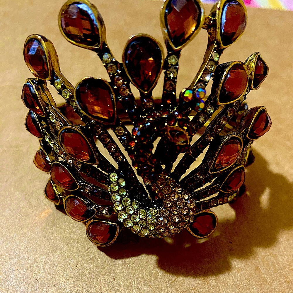 YUHONG signed Peacock snap back bracelet